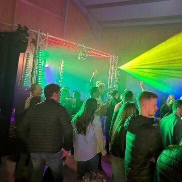 DJ Mallorca – Professioneller DJ sorgt für Stimmung beim Schützenfest Professioneller DJ Mallorca legt auf einem Schützenfest auf und sorgt mit mitreißender Musik, stimmungsvoller Beleuchtung und bester Atmosphäre für ein unvergessliches Event.